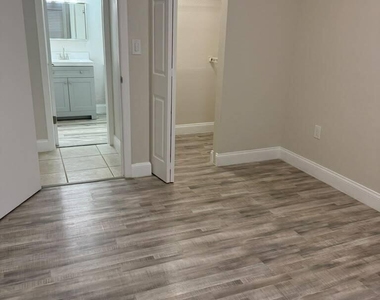 4255 N University Drive - Photo Thumbnail 20