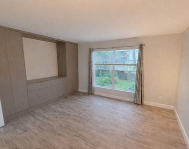 809 W Oakland Park Boulevard - Photo Thumbnail 3