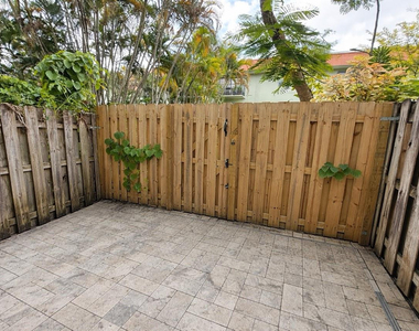 809 W Oakland Park Boulevard - Photo Thumbnail 1