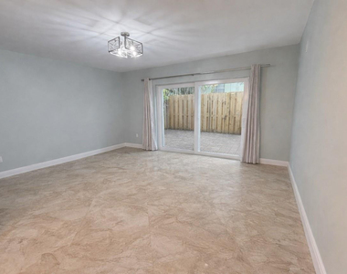 809 W Oakland Park Boulevard - Photo Thumbnail 2