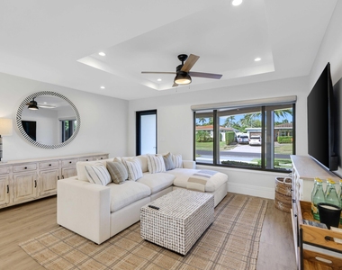 340 Ne 23rd Way - Photo Thumbnail 5