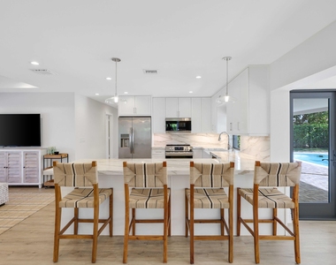 340 Ne 23rd Way - Photo Thumbnail 8
