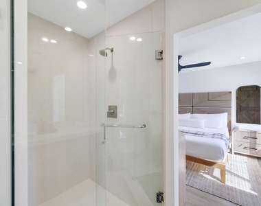 340 Ne 23rd Way - Photo Thumbnail 32