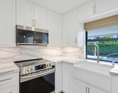 340 Ne 23rd Way - Photo Thumbnail 11