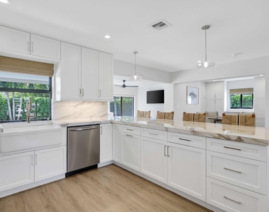 340 Ne 23rd Way - Photo Thumbnail 13