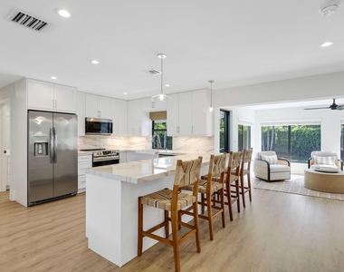 340 Ne 23rd Way - Photo Thumbnail 7