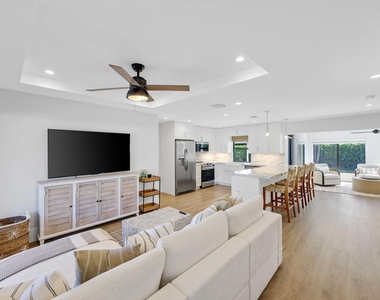340 Ne 23rd Way - Photo Thumbnail 4