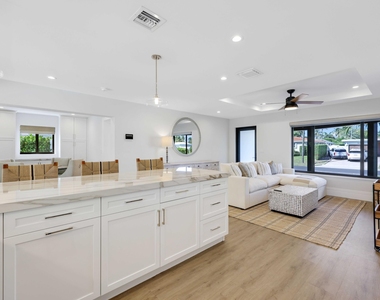 340 Ne 23rd Way - Photo Thumbnail 12