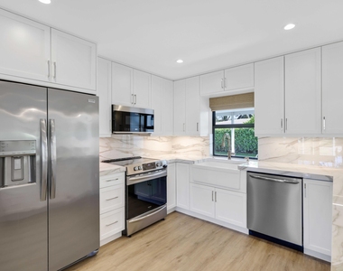 340 Ne 23rd Way - Photo Thumbnail 9