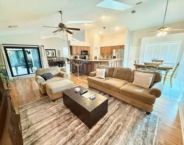 1919 Lindsey Court - Photo Thumbnail 4