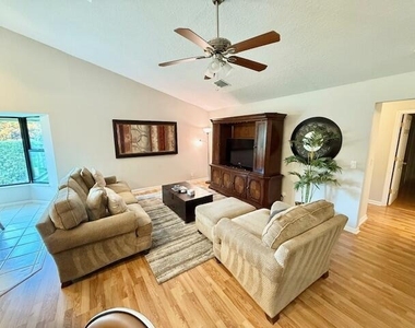 1919 Lindsey Court - Photo Thumbnail 5