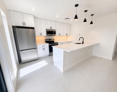 274 Se 9th Avenue - Photo Thumbnail 1