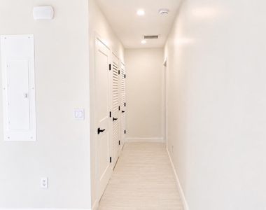 274 Se 9th Avenue - Photo Thumbnail 4