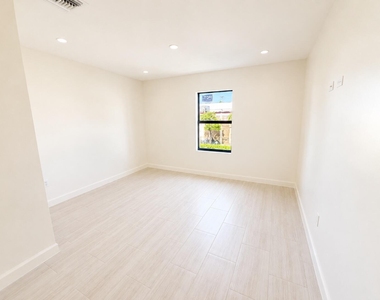 274 Se 9th Avenue - Photo Thumbnail 10