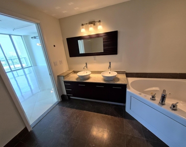 3029 Ne 188th Street - Photo Thumbnail 32
