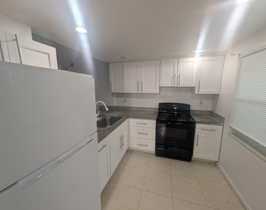 3101 Nw 47th Terrace - Photo Thumbnail 2