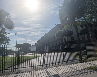 3101 Nw 47th Terrace - Photo Thumbnail 9