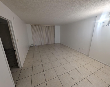 3101 Nw 47th Terrace - Photo Thumbnail 3