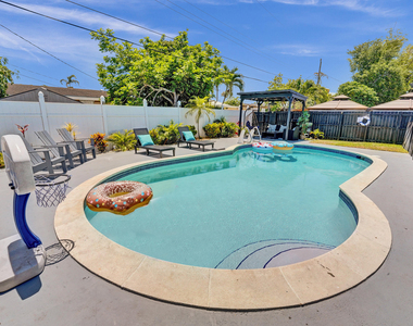 6740 Custer Street - Photo Thumbnail 1