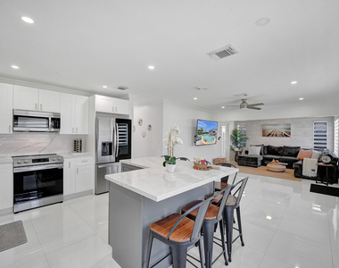 6740 Custer Street - Photo Thumbnail 5