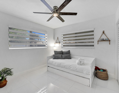 6740 Custer Street - Photo Thumbnail 7