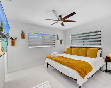 6740 Custer Street - Photo Thumbnail 8