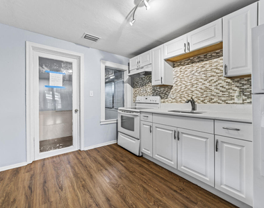 645 Ne 38th Street - Photo Thumbnail 3
