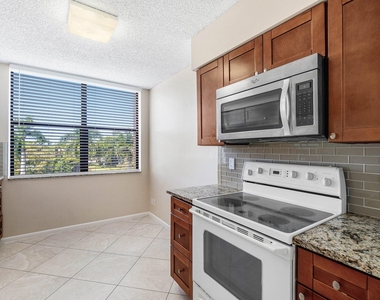 2455 Lindell Boulevard - Photo Thumbnail 10