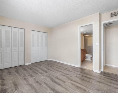 2455 Lindell Boulevard - Photo Thumbnail 16