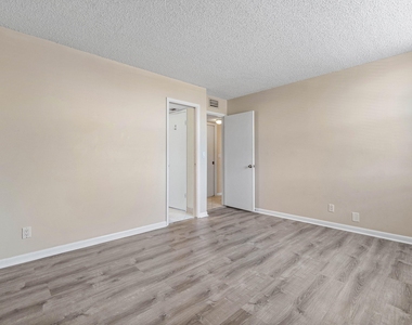 2455 Lindell Boulevard - Photo Thumbnail 15