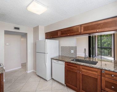 2455 Lindell Boulevard - Photo Thumbnail 12