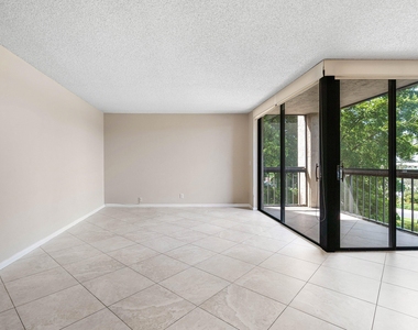 2455 Lindell Boulevard - Photo Thumbnail 7