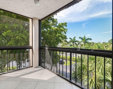 2455 Lindell Boulevard - Photo Thumbnail 5