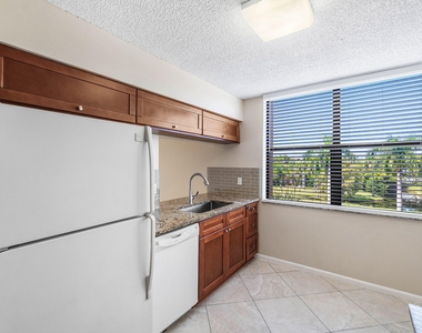 2455 Lindell Boulevard - Photo Thumbnail 11