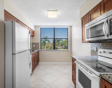 2455 Lindell Boulevard - Photo Thumbnail 9
