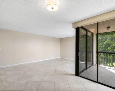 2455 Lindell Boulevard - Photo Thumbnail 4