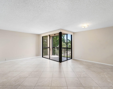2455 Lindell Boulevard - Photo Thumbnail 2