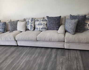 6136 Southard Street - Photo Thumbnail 7