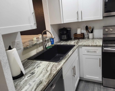 6136 Southard Street - Photo Thumbnail 9