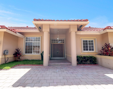 551 Nw 108th Avenue - Photo Thumbnail 2