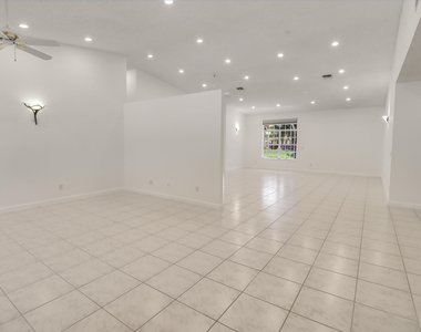 551 Nw 108th Avenue - Photo Thumbnail 5