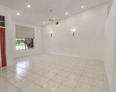 551 Nw 108th Avenue - Photo Thumbnail 4