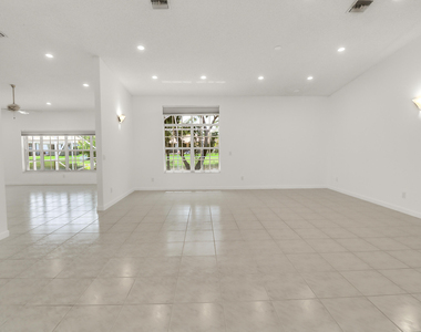 551 Nw 108th Avenue - Photo Thumbnail 14