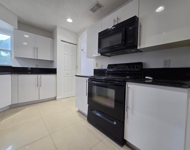 533 Nw 47th Avenue - Photo Thumbnail 6