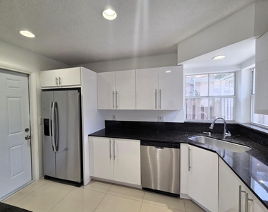 533 Nw 47th Avenue - Photo Thumbnail 5