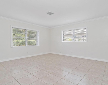 2317 Ne 33rd - Photo Thumbnail 13