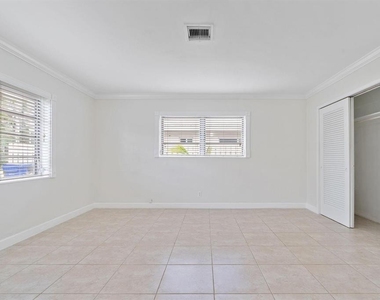 2317 Ne 33rd - Photo Thumbnail 15