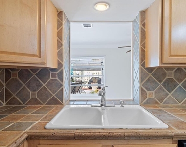 2317 Ne 33rd - Photo Thumbnail 4