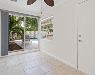 2317 Ne 33rd - Photo Thumbnail 8