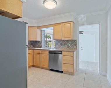 2317 Ne 33rd - Photo Thumbnail 3